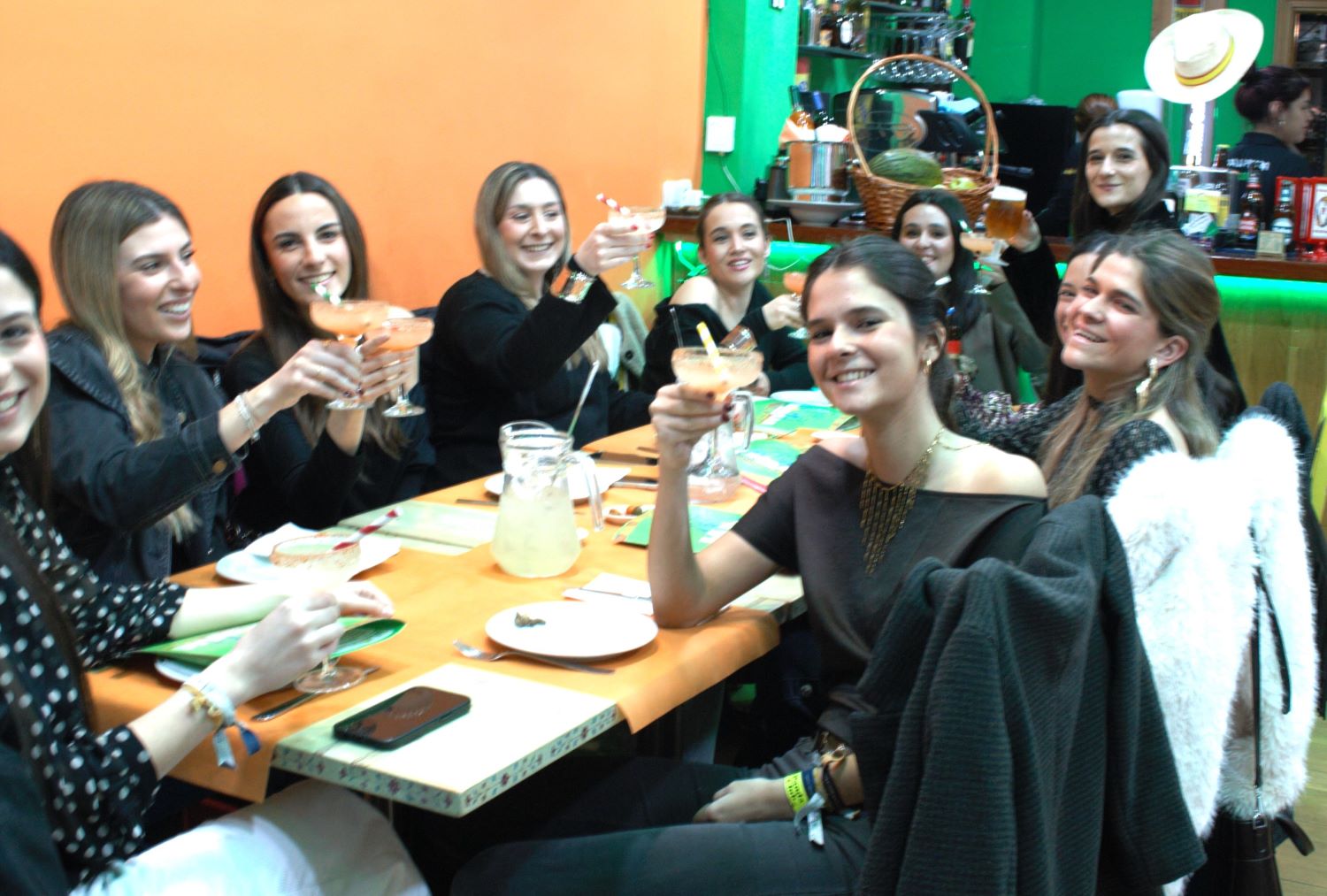 Gente disfrutando en La Rodaja Madrid